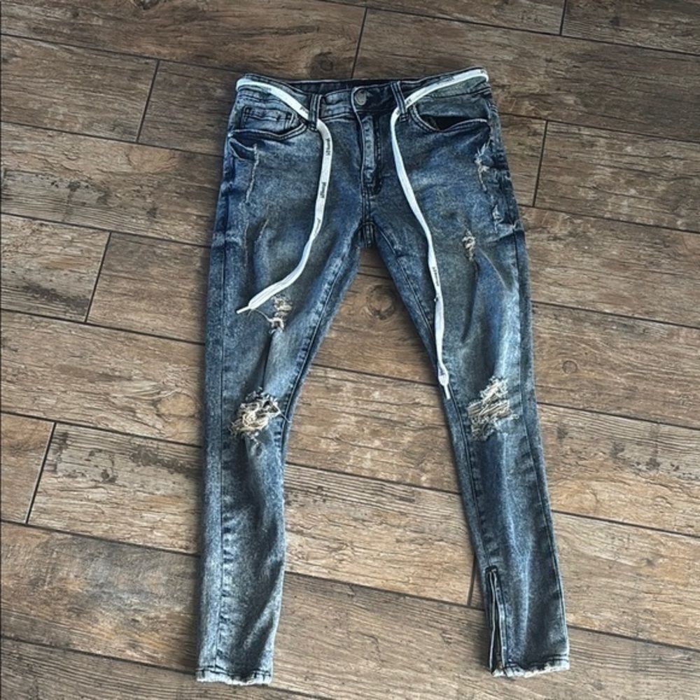 Men’s YoungLa Distressed Denim Jeans with String Belt  30x28
